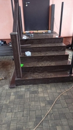 Монтаж декинга SaveWood Salix (T) и декоративные ограждения Arbor на лестнице